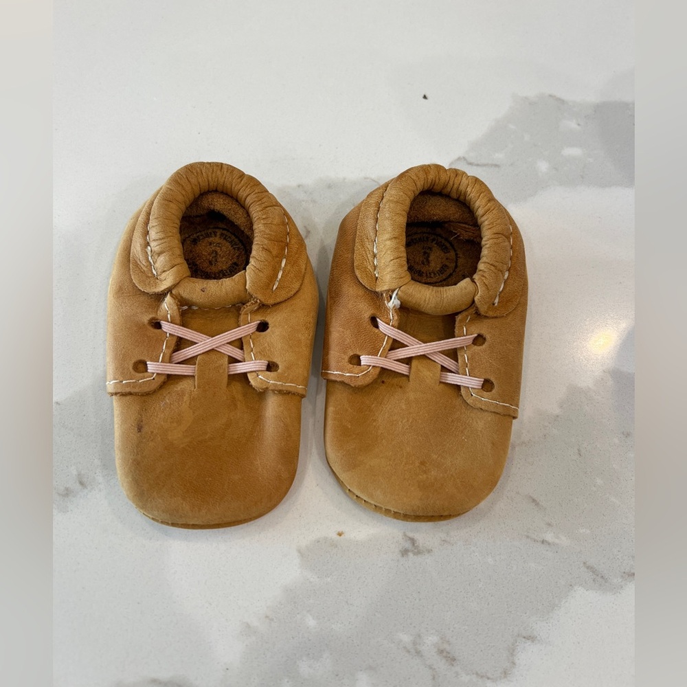 Classic Tan Leather Kids Moccasins with Pink Laces